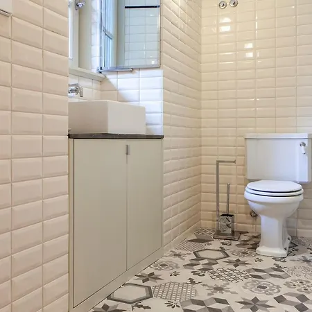 Brand New 2-bedroom In Estrela Lisboa